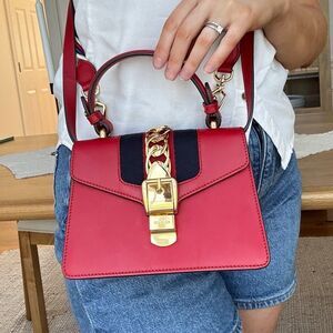 ✅LIKE NEW✅GUCCI RED CROSSBODY BAG+ EXTRA GUCCI STRAP